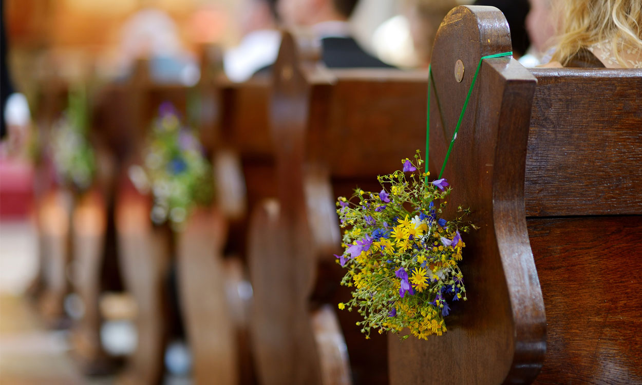 Flores ideales para decorar la iglesia en tu boda